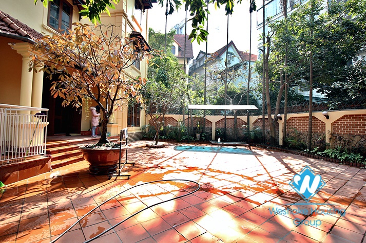 Big yard, swiming pool and five bedrooms house for rent in Tay Ho district, Ha Noi.